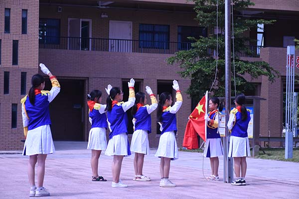 “百千萬工程”大學(xué)生突擊隊|嶺南師范學(xué)院“山河承宇”實踐隊以賦能鄉(xiāng)村振興，點燃鄉(xiāng)村教學(xué)的“星火”