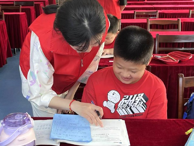 安徽學(xué)子三下鄉(xiāng)：學(xué)習(xí)中外文化，開拓全球視野