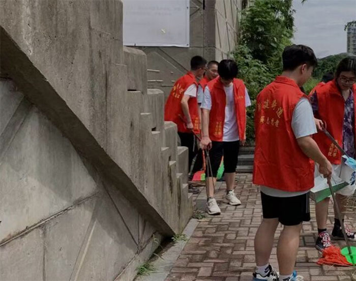 共創(chuàng)衛(wèi)生環(huán)境，搞好河道管護