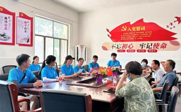 華北水利水電大學(xué)法學(xué)院社會(huì)實(shí)踐隊(duì)在長(zhǎng)垣市宋莊便民服務(wù)中心組織開展黃河保護(hù)普法活動(dòng)