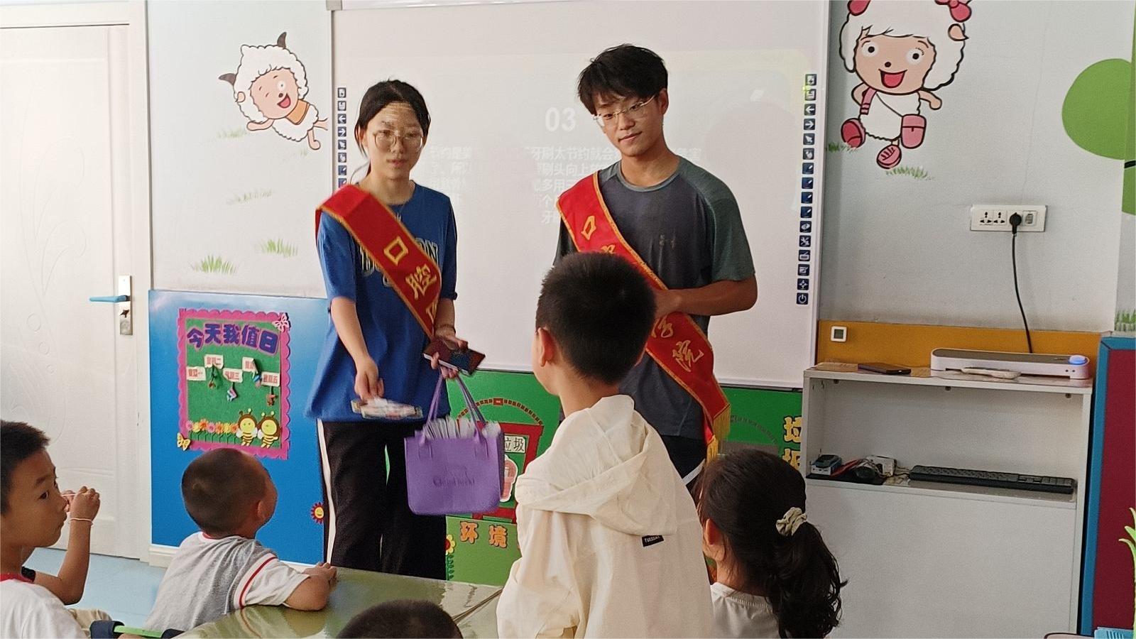 錦醫(yī)口腔學(xué)子三下鄉(xiāng)：攜手幼兒園，共筑口腔健康未來(lái)