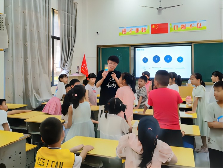 【青春建功，實(shí)踐鑄魂】童心相伴同行，共鑄七彩假期——中南大學(xué)湘雅公共衛(wèi)生學(xué)院教育關(guān)愛暑期社會(huì)實(shí)踐活動(dòng)正式開始！