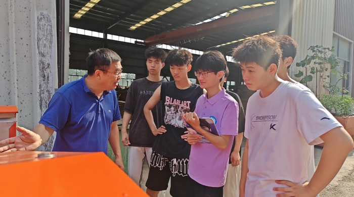 躋身農(nóng)機(jī)第一線，喜看農(nóng)業(yè)新氣象----煙臺(tái)大學(xué)機(jī)電學(xué)院“荷”芯力實(shí)踐隊(duì)進(jìn)工廠實(shí)地調(diào)研