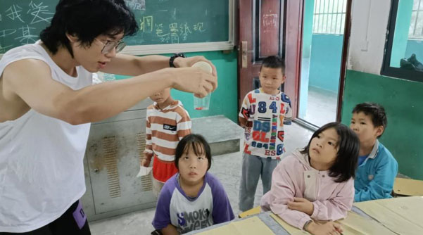 守護(hù)朝陽，助力成長|長安大學(xué)筑夢黔行暑期社會實踐隊開