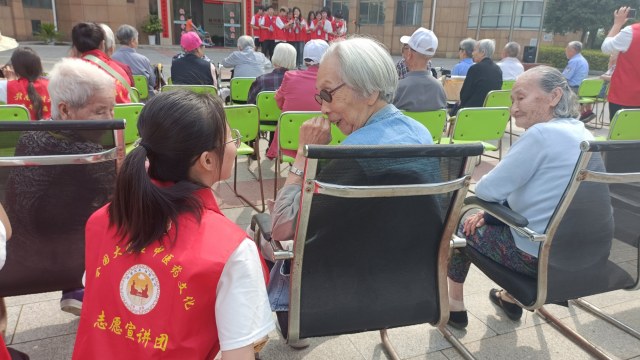 傳播中醫(yī)藥文化：古法新傳，宣講團(tuán)養(yǎng)老院行普及中醫(yī)文化
