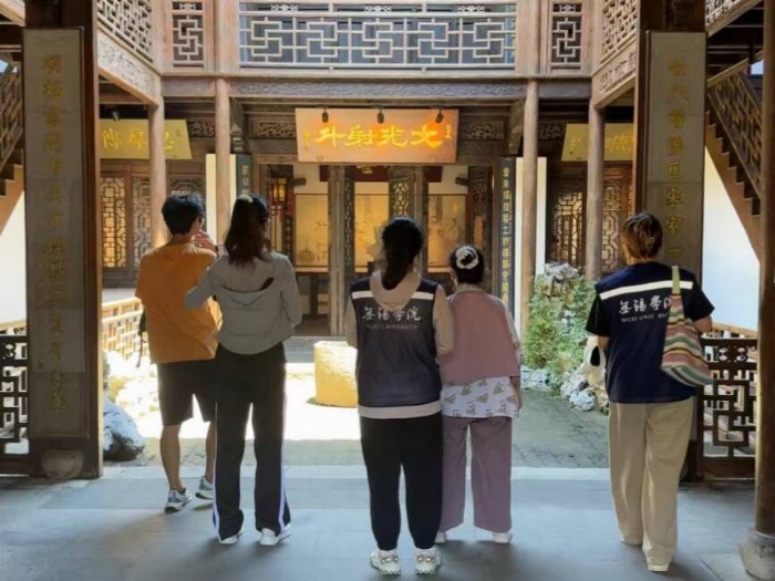 沿江河行舟，覽水鄉(xiāng)風(fēng)華
