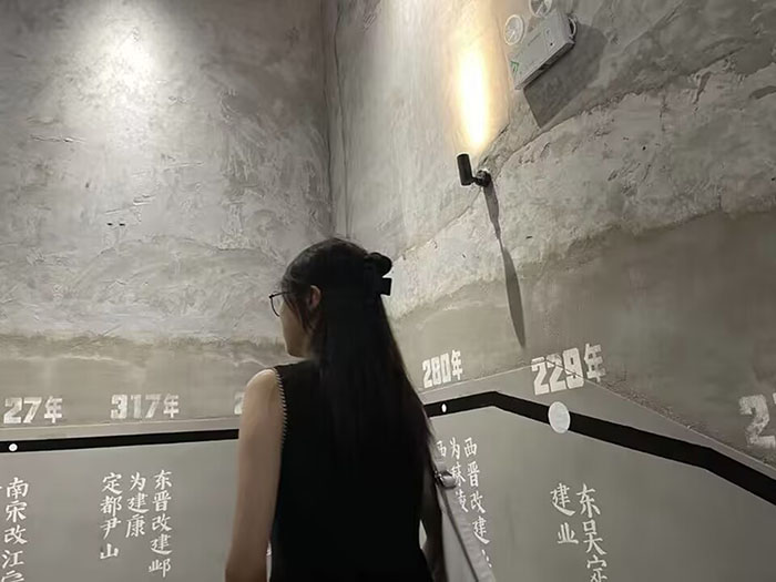 訪紅色紀(jì)念館，承愛國(guó)主義精神