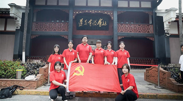 重走長征路，奮斗正當(dāng)時——西安工業(yè)大學(xué)藝術(shù)與傳媒學(xué)院“追紅·尋跡”實(shí)踐隊