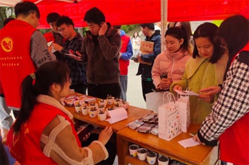 保護環(huán)境山河美，持續(xù)發(fā)展家園興