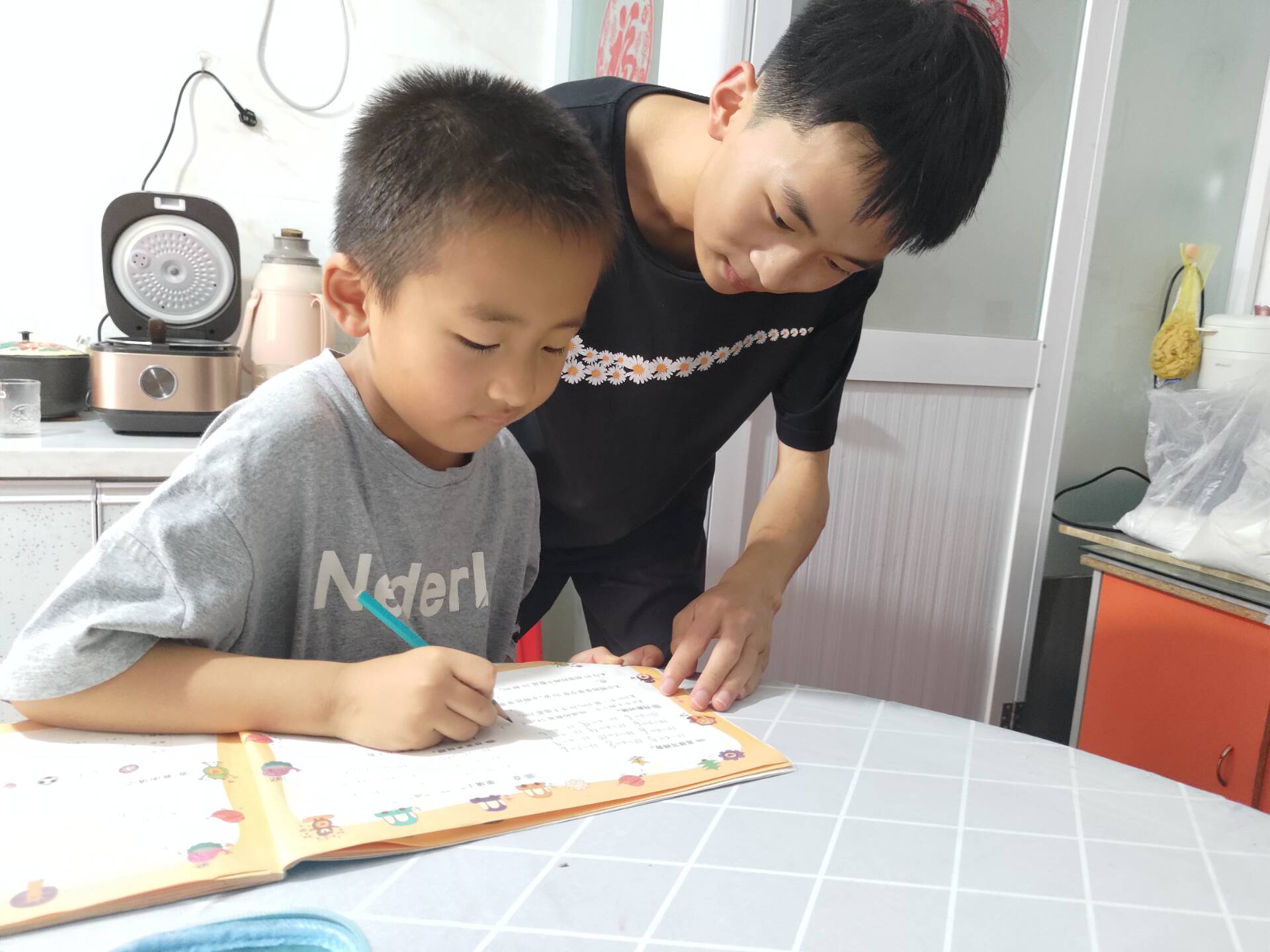 情牽留守，愛暖童心——關(guān)注留守兒童
