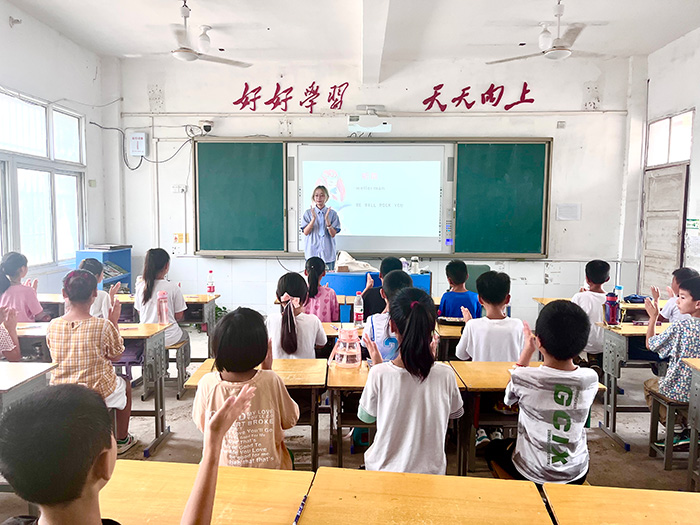 南京財(cái)經(jīng)大學(xué)：音樂(lè)撥動(dòng)心弦，溫情律動(dòng)精彩