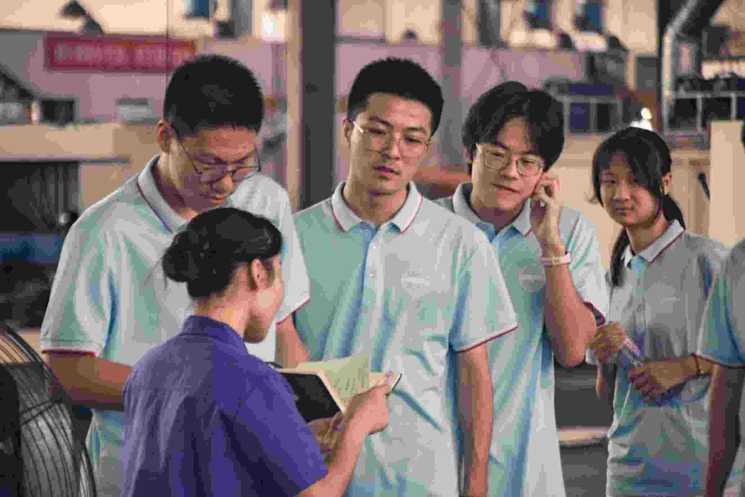 深入企業(yè)一線，探索知行合一