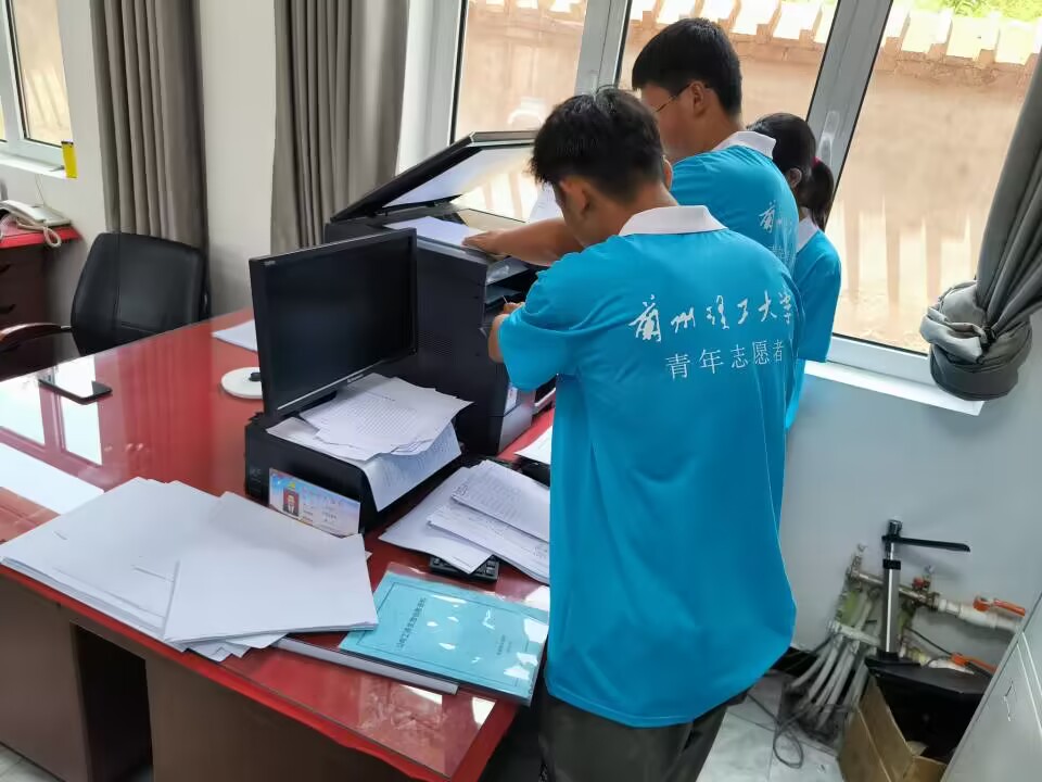  蘭理學(xué)子三下鄉(xiāng)：走進(jìn)基層，感悟民生，助力村民實(shí)事