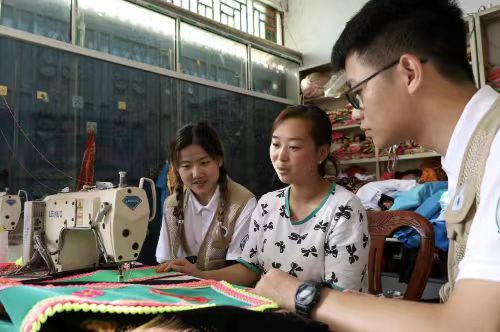 新華學子三下鄉(xiāng)：拜訪民間手藝人，感受民族文化魅力