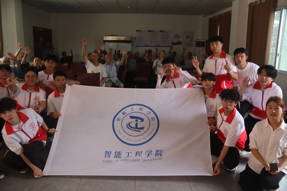 青春力量溫暖夕陽(yáng)，三下鄉(xiāng)團(tuán)隊(duì)走進(jìn)敬老院傳遞關(guān)愛