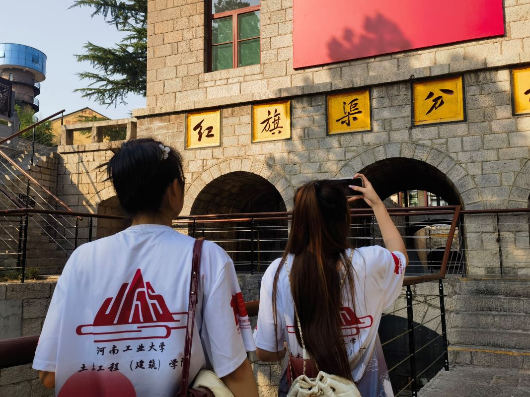 追尋紅色足跡，堅(jiān)定理想信念