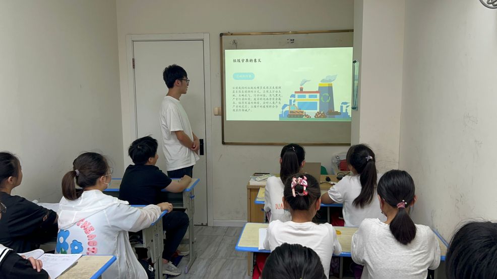 南工程學(xué)子開展“垃圾分類·青春助力”知識(shí)課堂