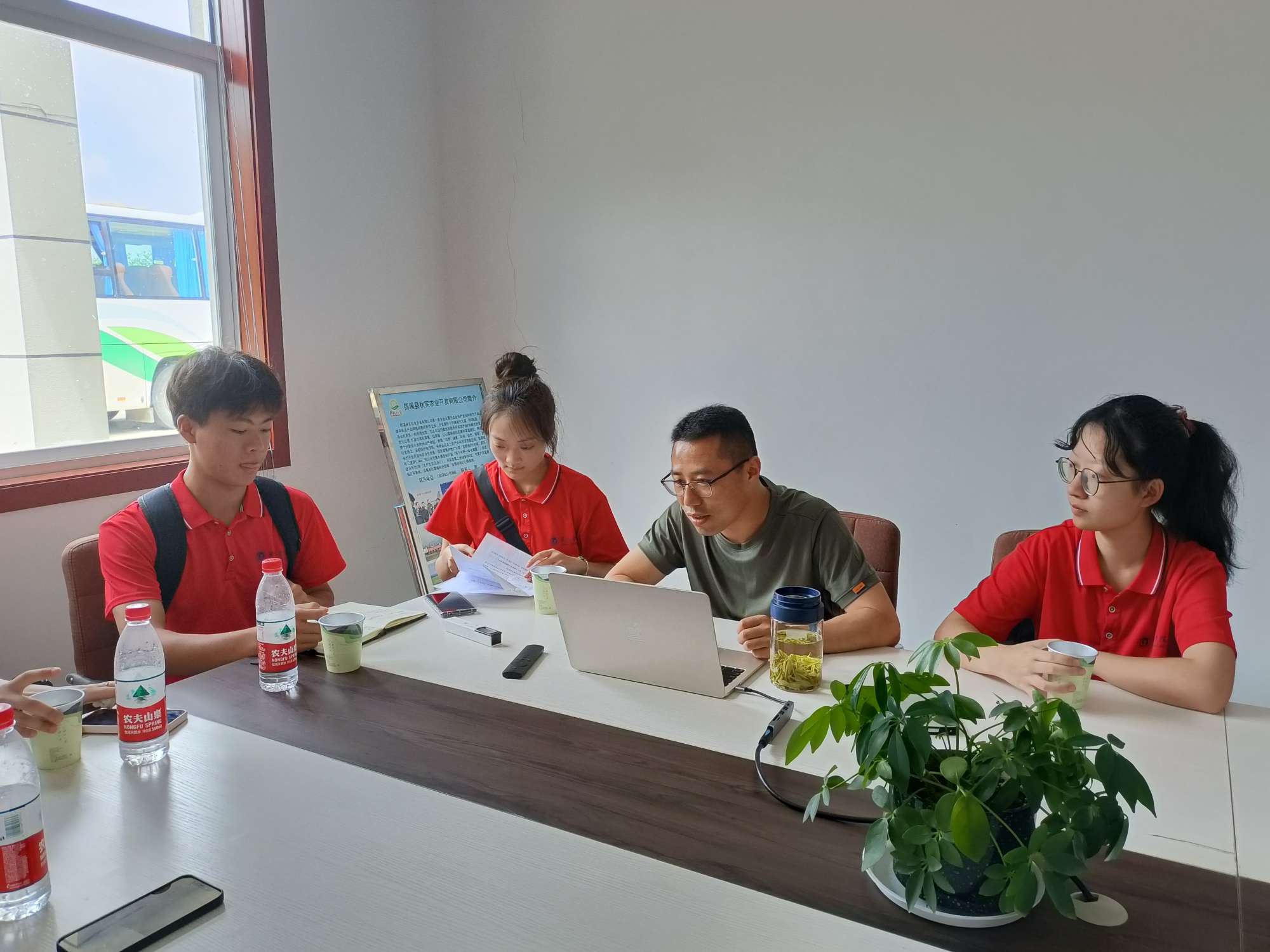巢湖學子三下鄉(xiāng)：電商助農在行動，青春賦能助振興