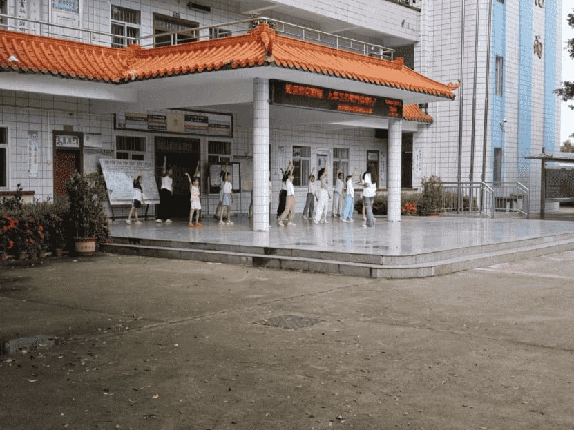 數(shù)海玖帆突擊隊“三下鄉(xiāng)”活動持續(xù)深化，吳川市林屋小學歡樂連連