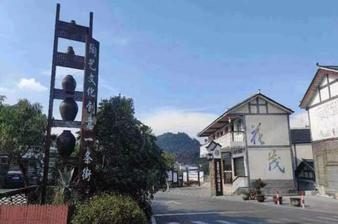 振興鄉(xiāng)愁花茂，美麗多彩貴州