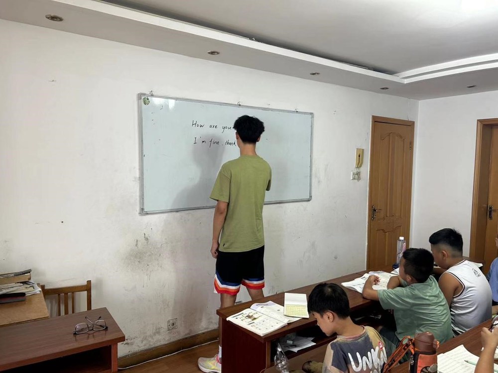 “愛心助學，照亮未來”