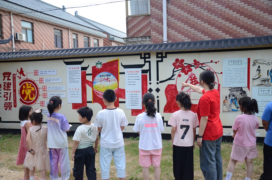 南財(cái)學(xué)子走進(jìn)農(nóng)家書(shū)屋：親身體驗(yàn)飲食文化，實(shí)地感受偉大精神