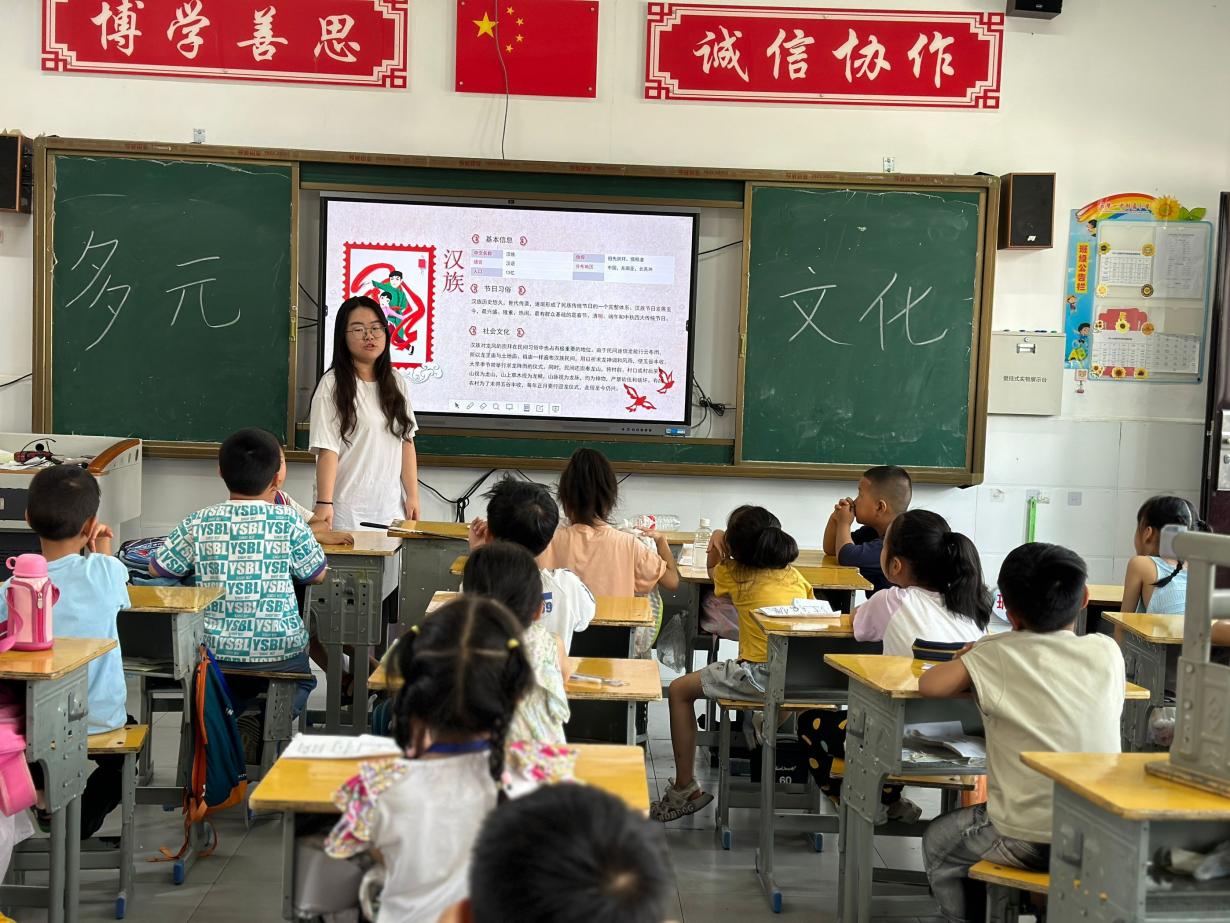“多元文化共融，領(lǐng)略民族風(fēng)采”——武昌理工學(xué)院云夢(mèng)書(shū)韻志愿服務(wù)隊(duì)開(kāi)展多元文化課