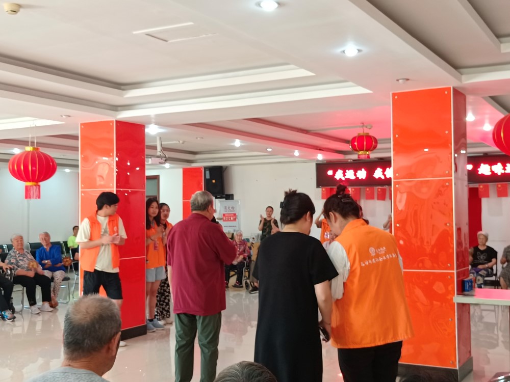 貴大學子三下鄉(xiāng)：凝聚社會力量，共繪最美夕陽