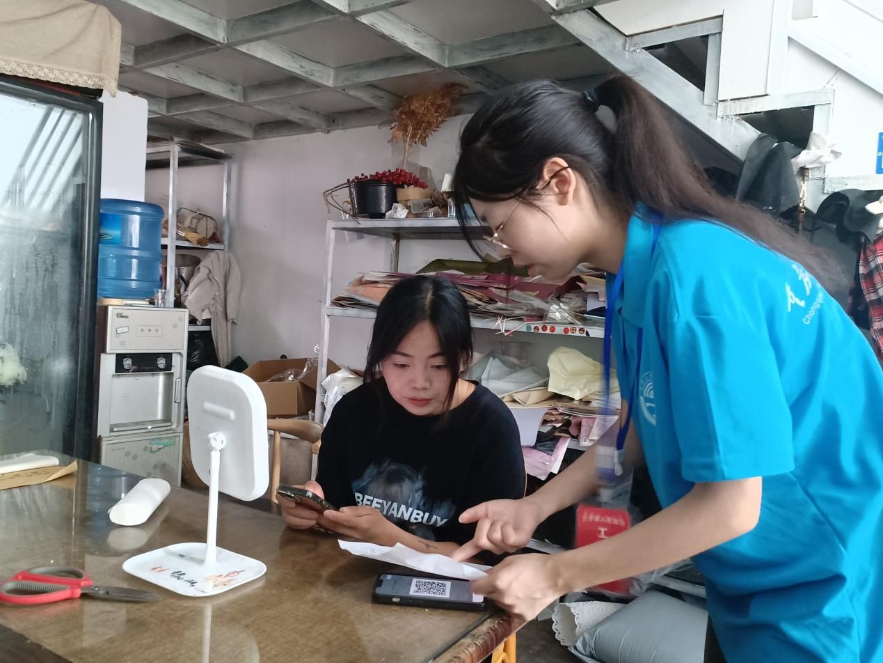 青春人科進(jìn)行時：進(jìn)商鋪撒安全種，基層共筑防護(hù)墻