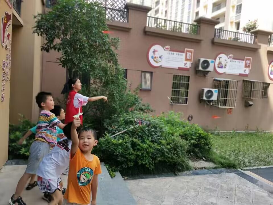 湖文學子三下鄉(xiāng)：用愛為孩子們創(chuàng)造一個開心家園