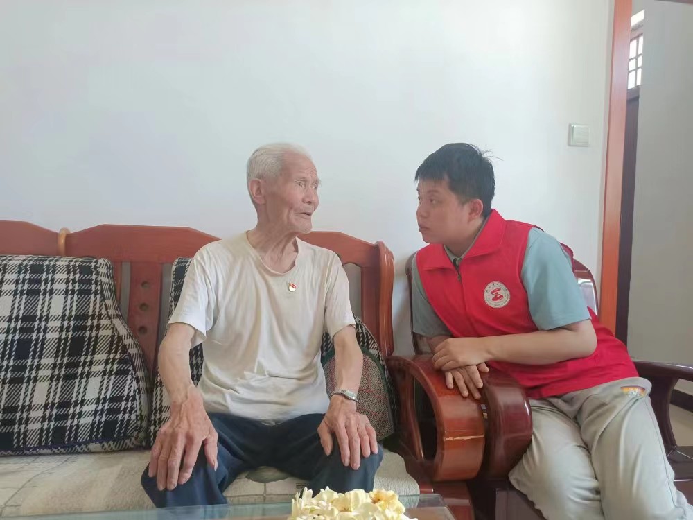 陜西理工大學(xué)三下鄉(xiāng)：老黨員講述初心故事，新青年牢記時(shí)代使命