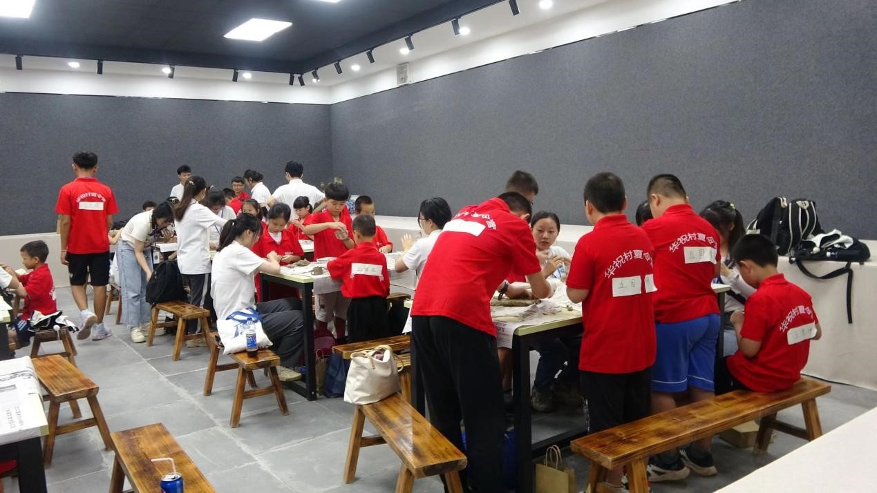 陶瓷顯現(xiàn)傳承真章，漢樂奏響發(fā)展篇章 ——華南師范大學(xué)柳夏星火暑期社會(huì)實(shí)踐服務(wù)隊(duì)組織開展大埔縣茶陽鎮(zhèn)華祝村夏令營研學(xué)活動(dòng)