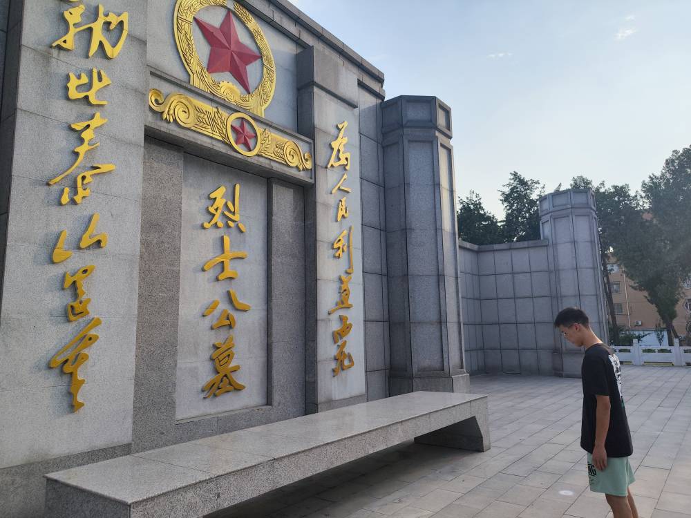 探訪紅色基地，傳承紅色精神