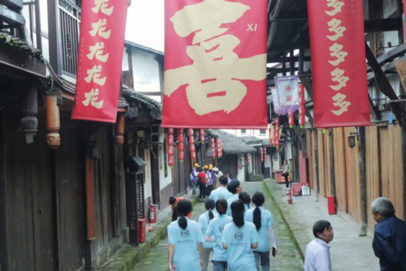 重慶外語(yǔ)外事學(xué)院學(xué)子三下鄉(xiāng)：承非遺陰米酥，繪豐盛輝煌篇