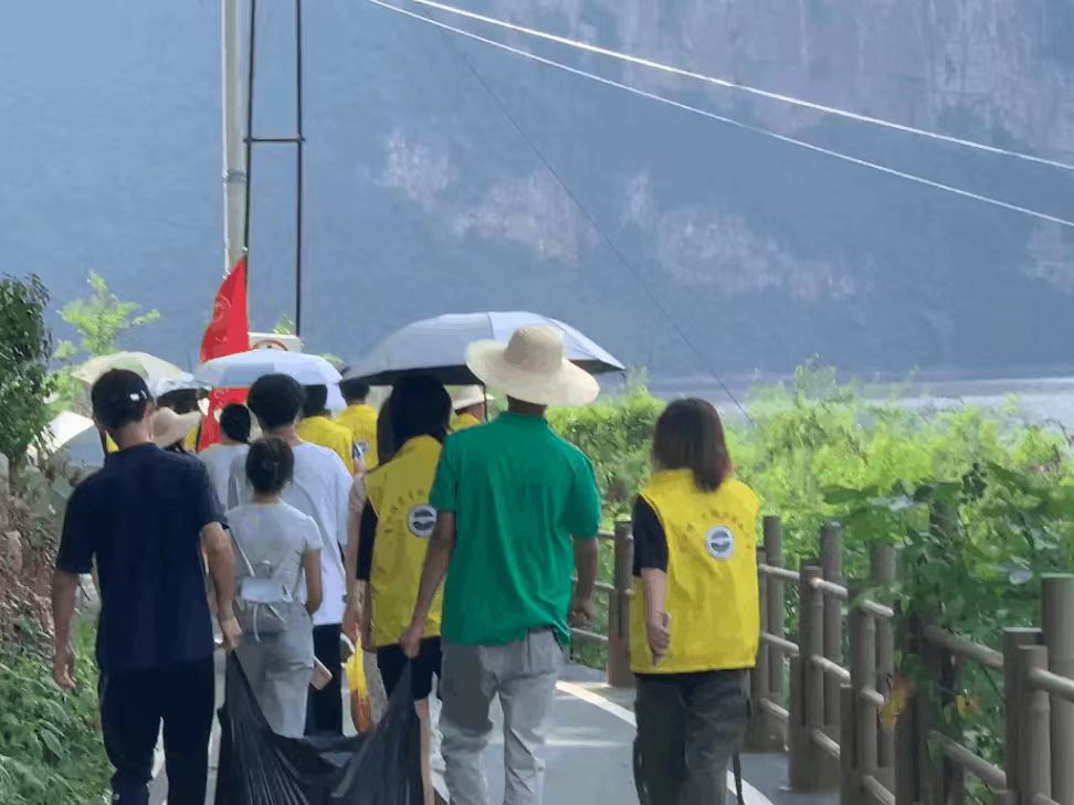 走進(jìn)化屋村——實踐出真知，感悟促成長