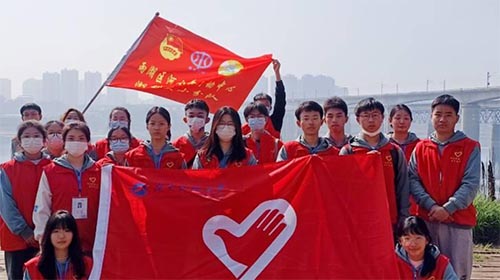 雷鋒精神遍天下，志愿暖流漾人心