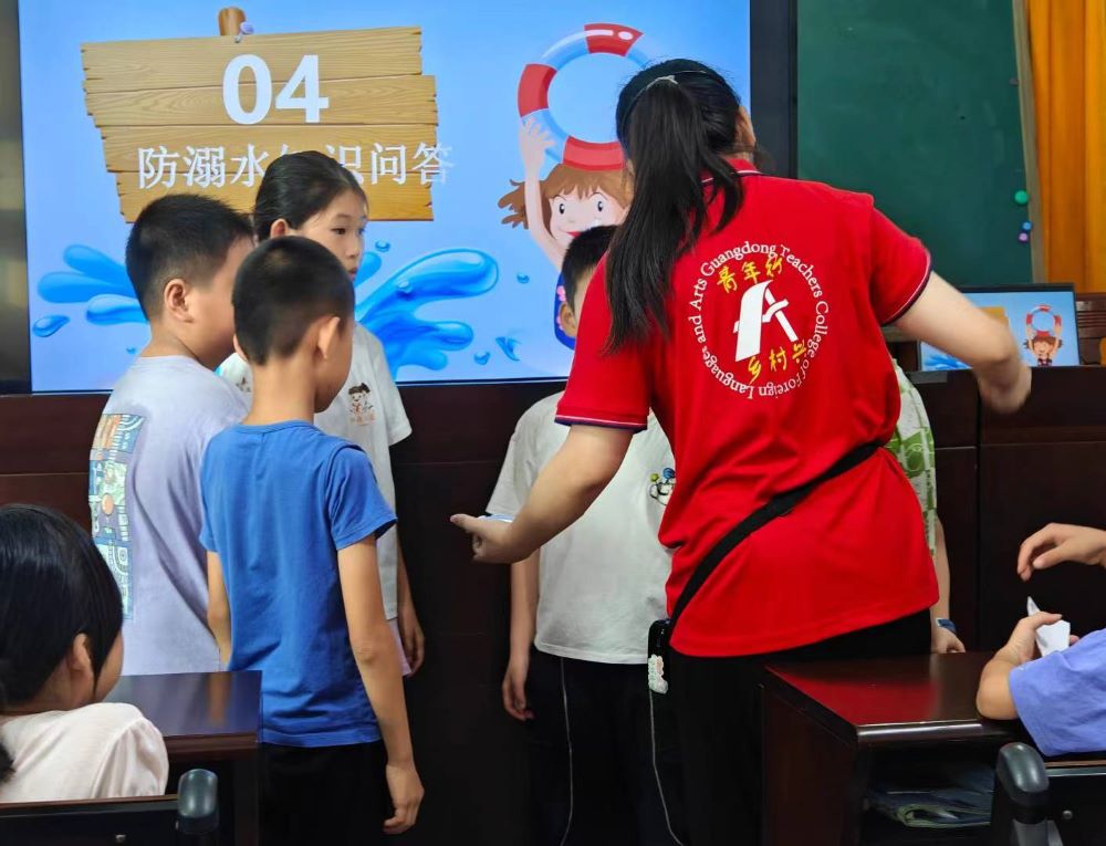 以教興農(nóng)，以愛筑夢