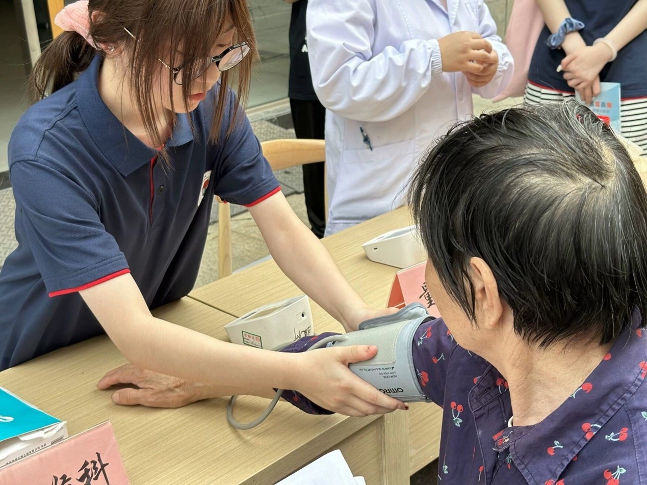 義診服務(wù)送健康，敬老愛老送溫暖