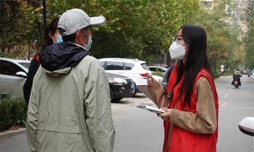 “源夢魯行”實踐隊成員來到社區(qū)進行實地調(diào)研
