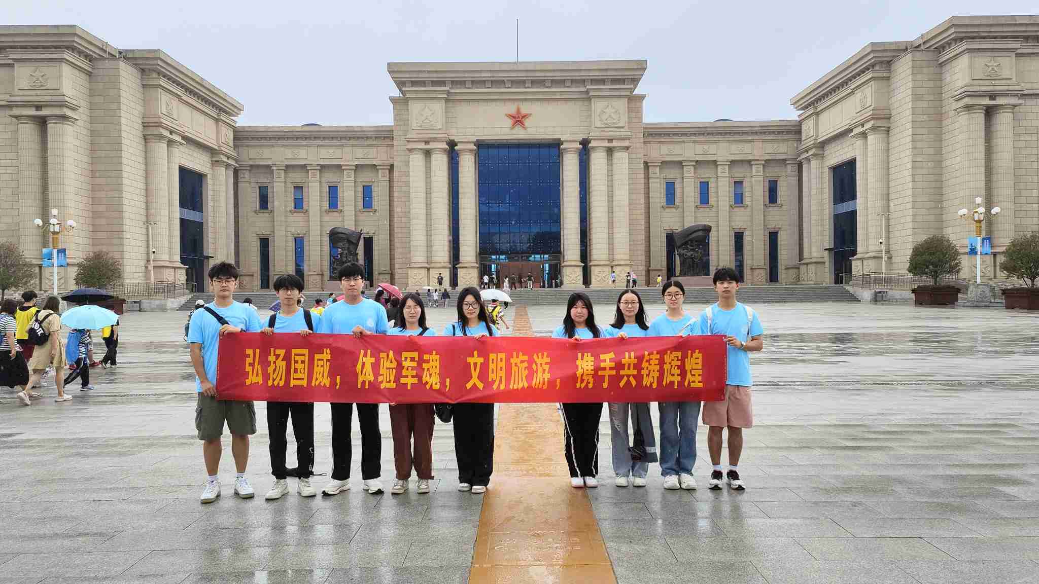 青島科技大學(xué)“巡禮藍海情，筑夢文明行”文明旅游實踐團赴海軍博物館—引領(lǐng)文明旅游新風尚，共筑文明旅游新篇章