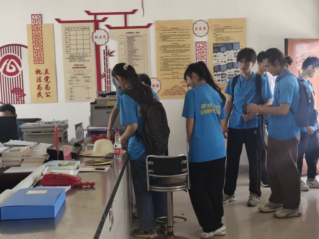 安徽學子三下鄉(xiāng)：行至桃園深處，直播助農(nóng)心“夏”鄉(xiāng)