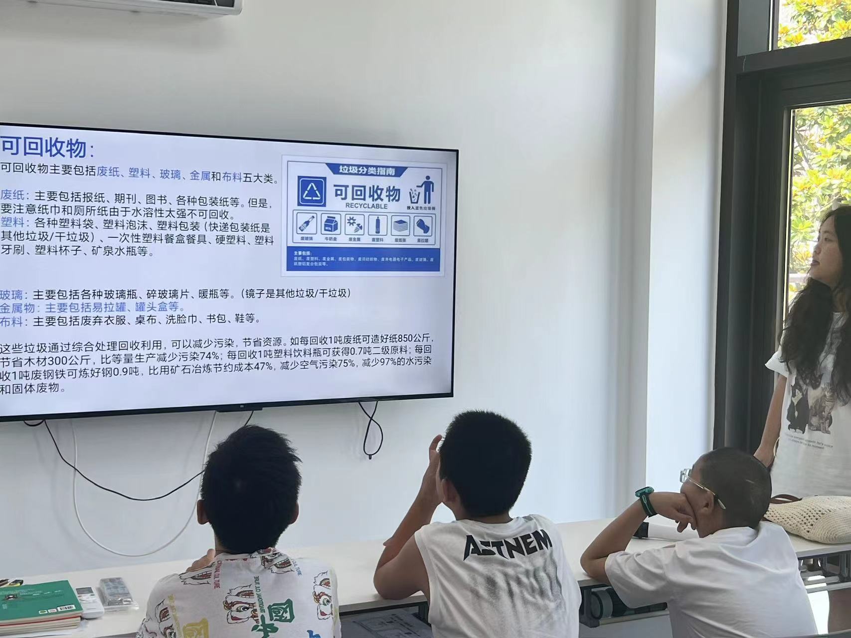 垃圾分類新時尚，綠色生態(tài)共暢享。
