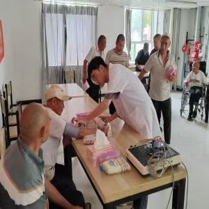 情暖敬老院，健康伴暮年