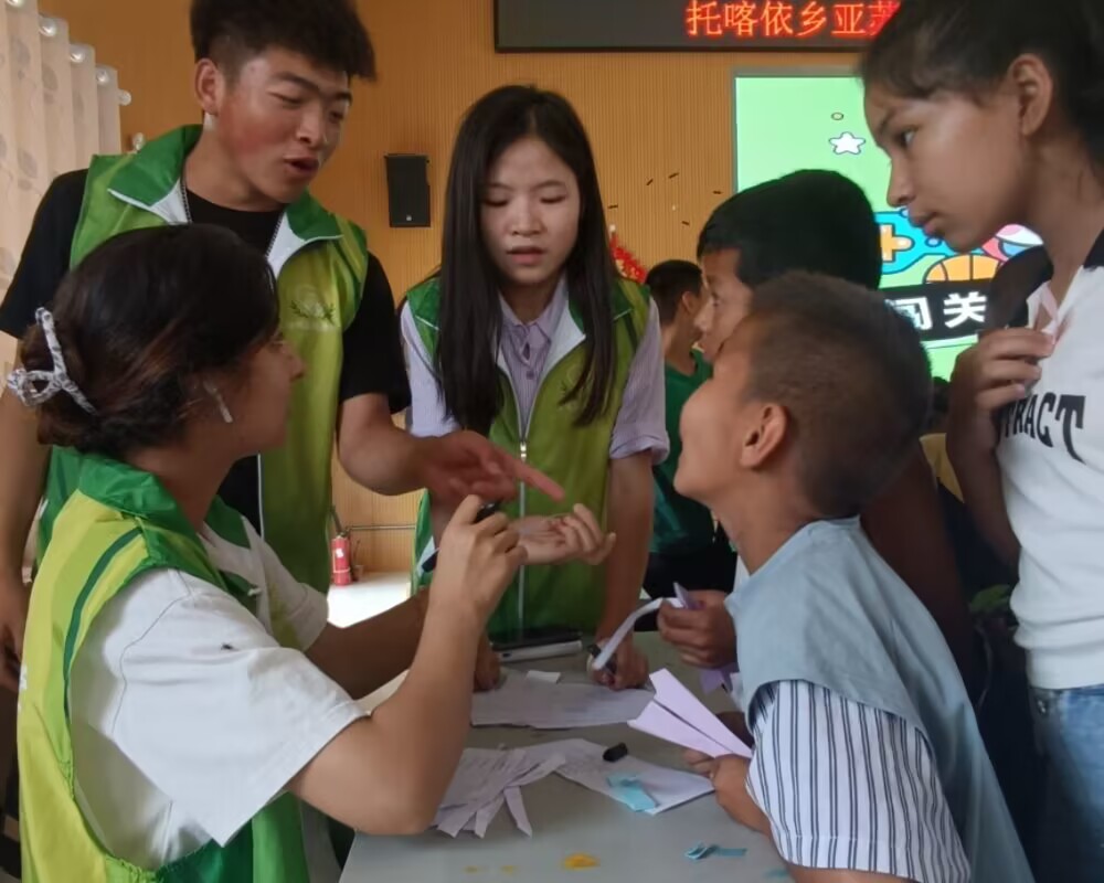 農(nóng)科學(xué)子推普下鄉(xiāng)，筑牢文明素養(yǎng)壁壘