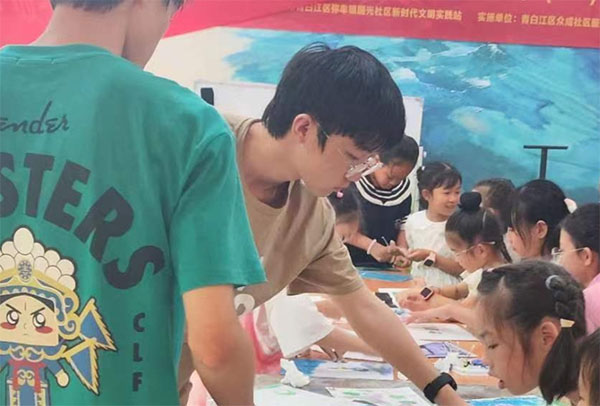 溫暖伴童心，多彩繪未來(lái)