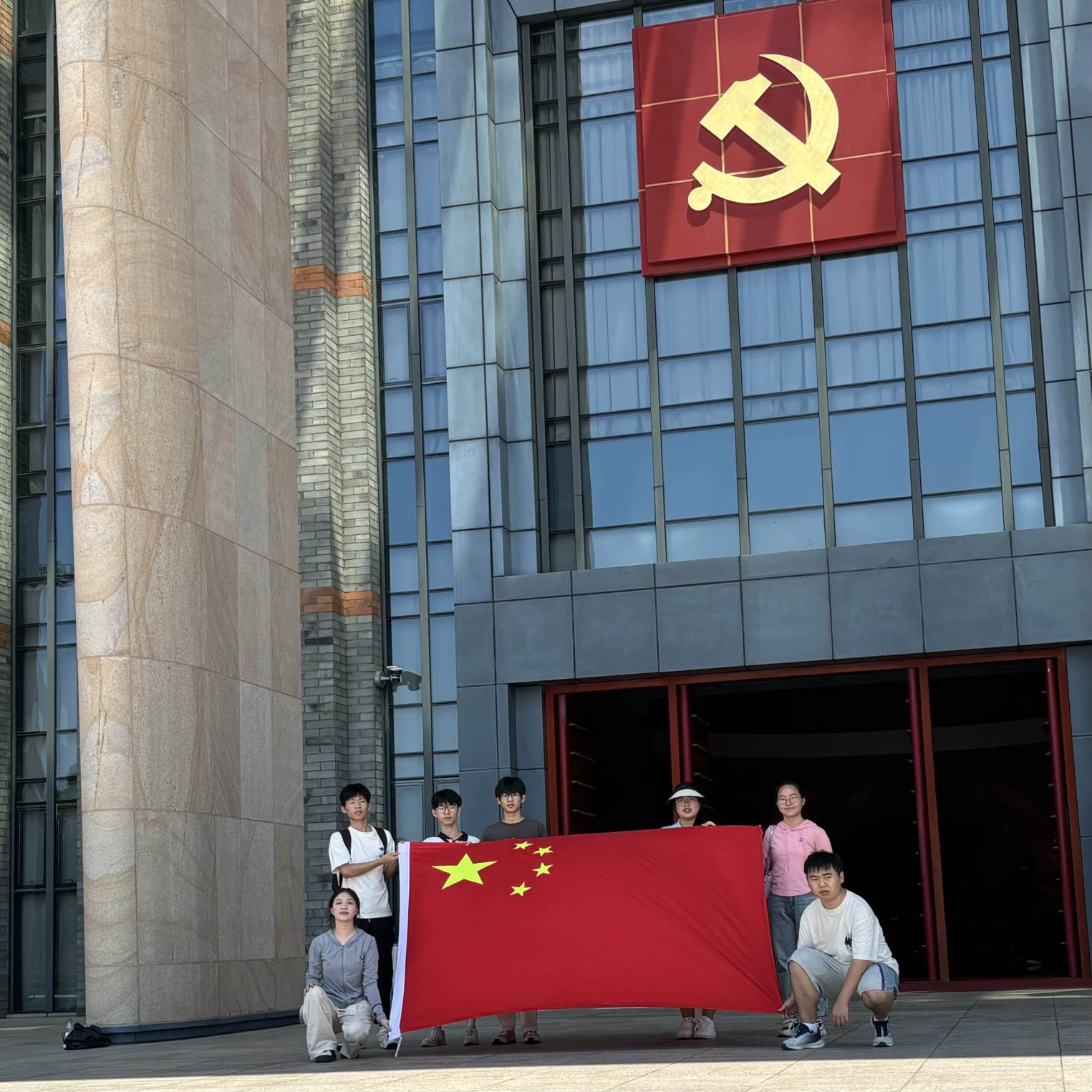 “以紅色革命文化為引，推廣普通話，共筑鄉(xiāng)村振興夢(mèng)”--浙經(jīng)院學(xué)子實(shí)踐調(diào)研圖